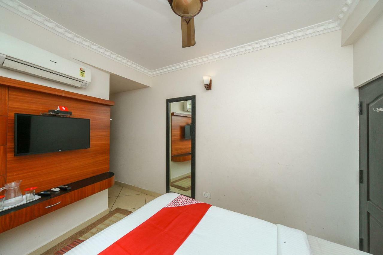 Oyo 8153 K Empire Hotel 3*