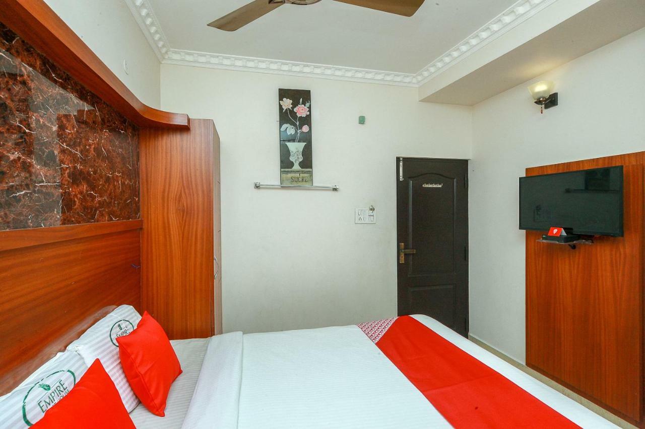 Oyo 8153 K Empire 3* Chennai